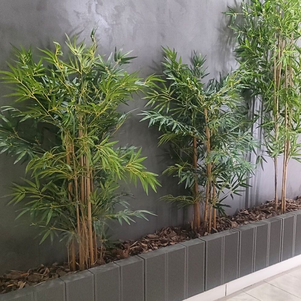 Planta Artificial Bambú 150 cm con hojas realistas y tronco robusto, ideal para decoración de interiores y grandes espacios. Kactus Republic.